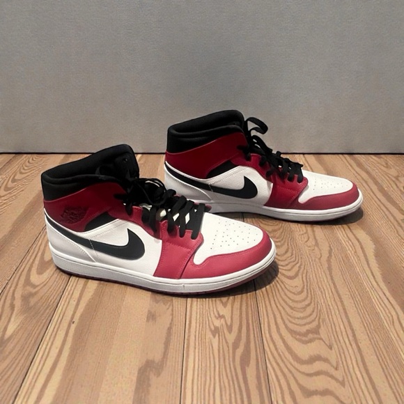 Nike Air Jordan 1 Mid Chicago 2020 Men’s Size 13 White Toe 554724-173